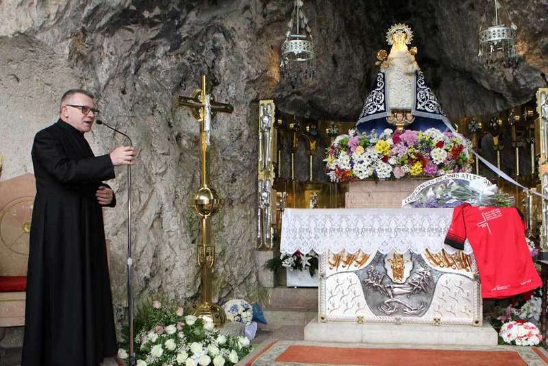 ofrenda-media-marat&oacute;n-santina-covadonga